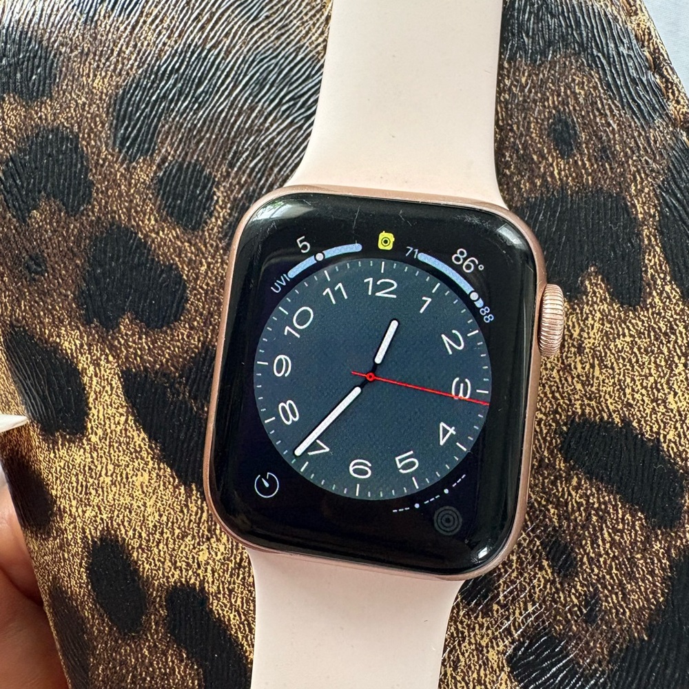 Apple Watch Series 5 40mm GPS - Picture 3 of 15